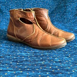 Sergio Tomani unique Brown Leather Ankle Boots with cut out and inside zipper
